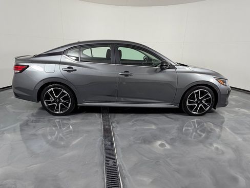 Used 2024 Nissan Sentra SR FWD image 4
