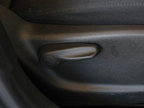 Used 2017 Jeep Renegade Latitude FWD image 30