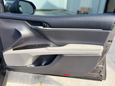 Used 2022 Toyota Camry SE image 13