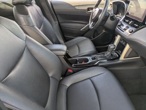 Used 2024 Toyota Corolla Cross XLE FWD image 12