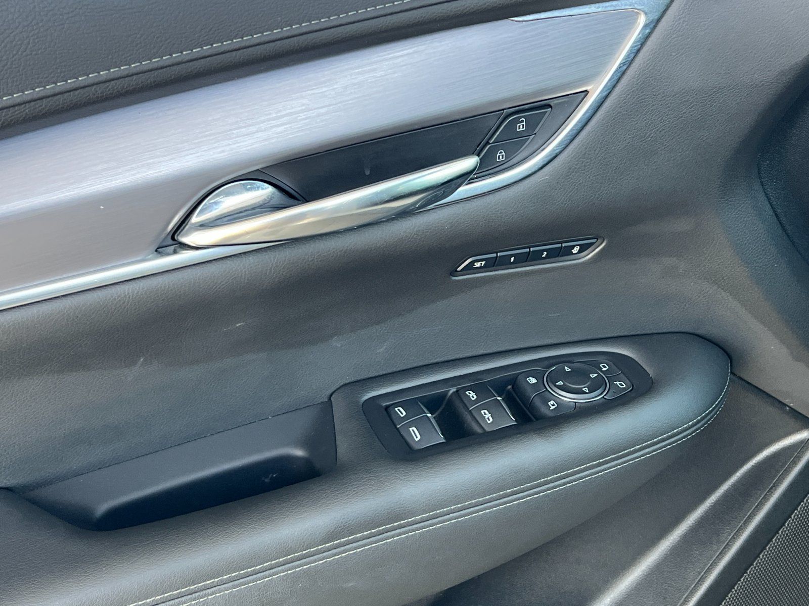 Certified 2025 Cadillac XT6 Luxury FWD image 11