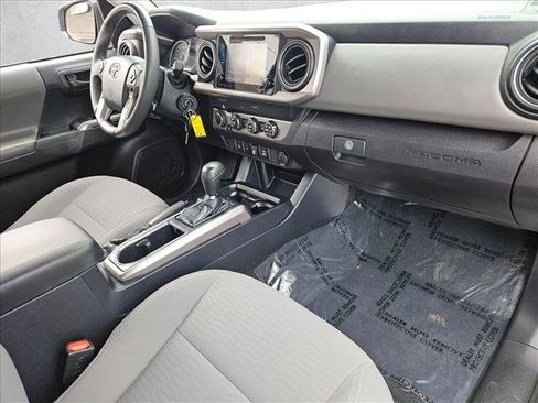 Used 2019 Toyota Tacoma SR5 AWD/4WD image 23