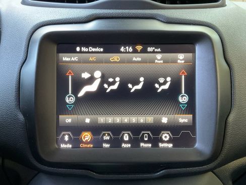 Used 2023 Jeep Renegade Trailhawk AWD/4WD image 23