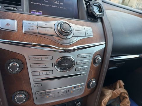 Used 2015 INFINITI QX80 Base w/ Limited Package image 16