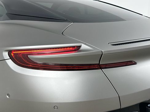Used 2024 Aston Martin DB12 Coupe RWD image 12