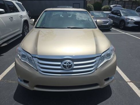 Used 2011 Toyota Avalon Limited FWD image 2