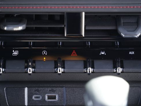 Used 2024 Chevrolet Colorado Z71 w/ Safety Package image 27