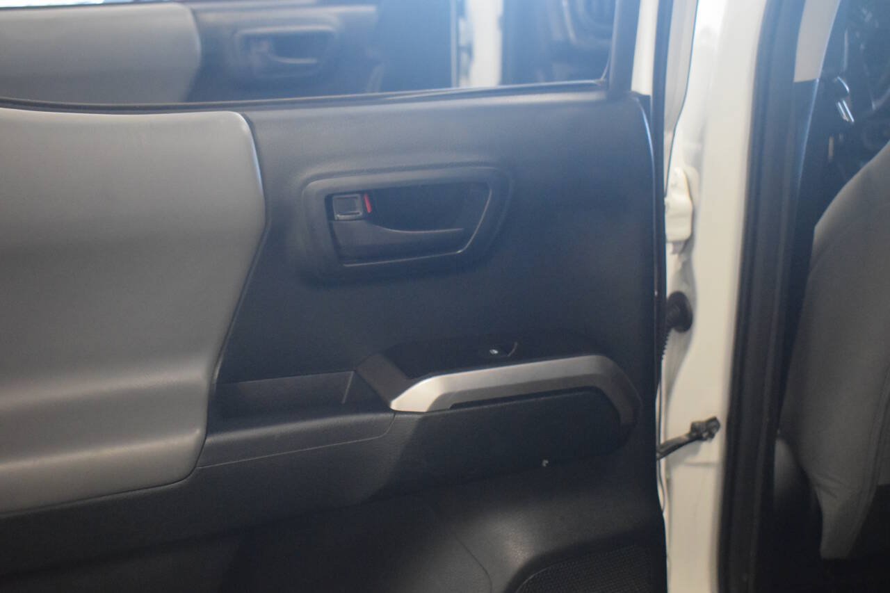 Used 2017 Toyota Tacoma SR5 RWD image 48
