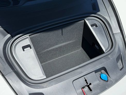 New 2026 Porsche Taycan RWD image 31