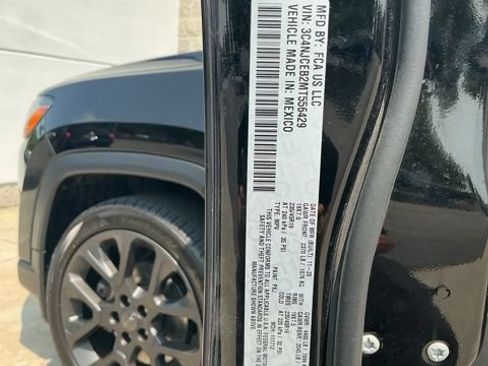 Used 2021 Jeep Compass Latitude w/ Sun and Sound Group FWD image 31