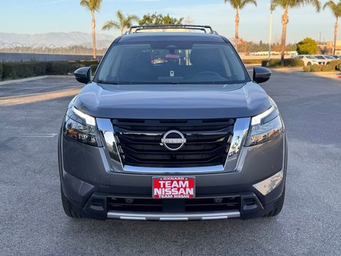 New 2025 Nissan Pathfinder SL image 3
