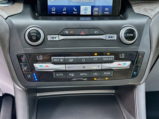 Used 2020 Ford Explorer Platinum w/ Premium Technology Package AWD/4WD image 17