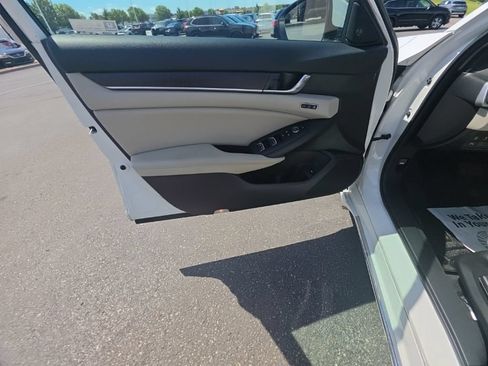Used 2019 Honda Accord Touring image 12