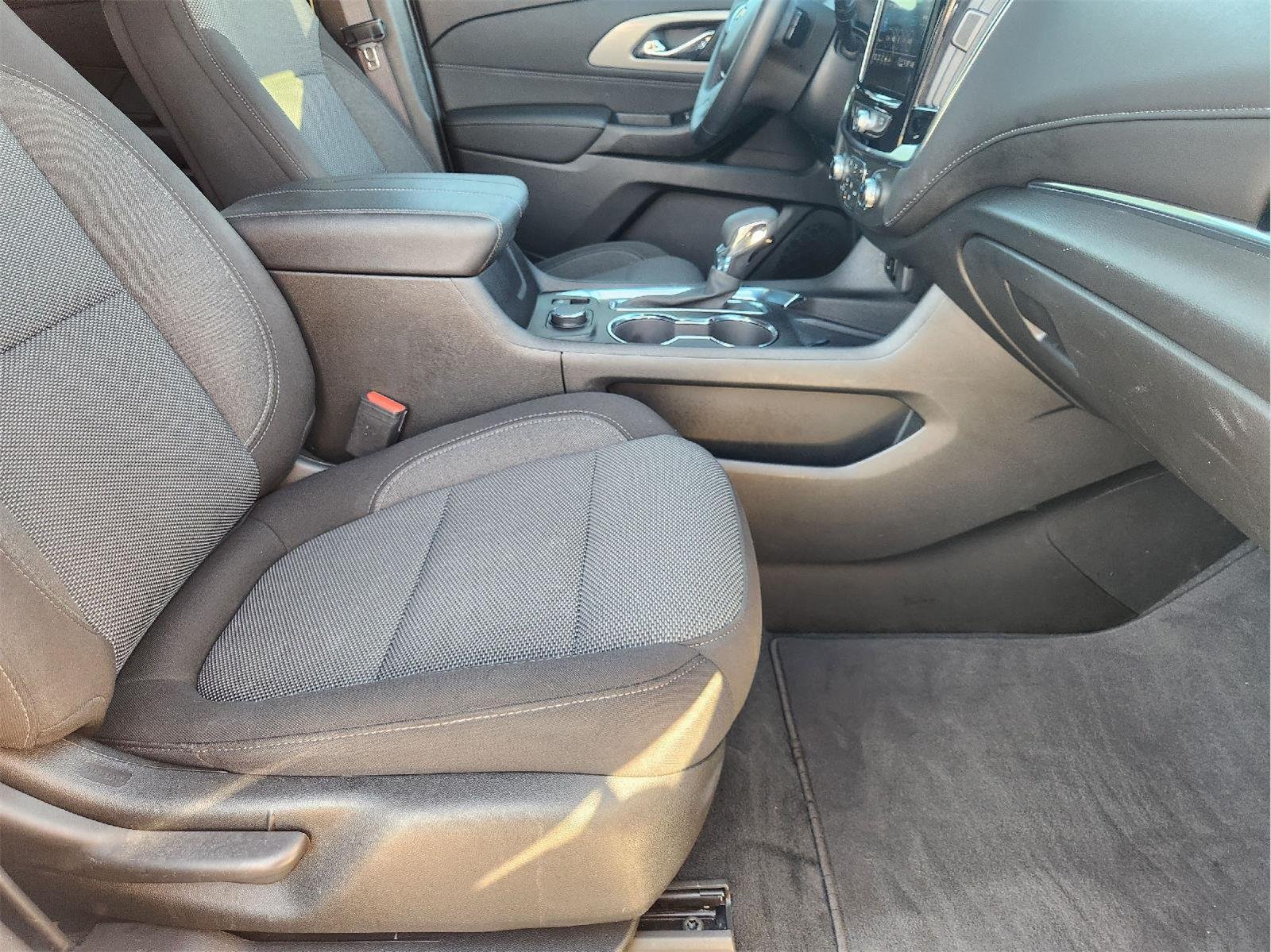 Used 2023 Chevrolet Traverse LT FWD image 14