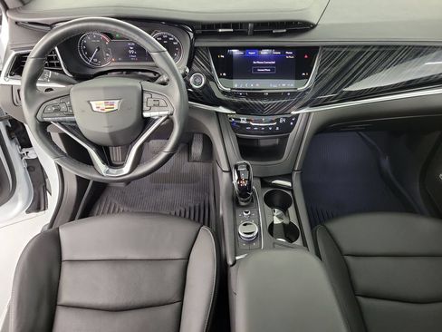 Certified 2025 Cadillac XT6 Premium Luxury FWD image 16