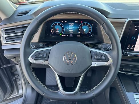 Used 2024 Volkswagen Atlas SE AWD/4WD image 19