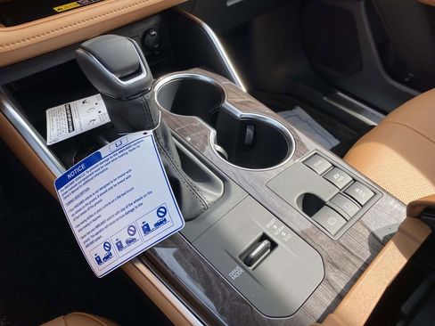 New 2026 Toyota Highlander Platinum image 17