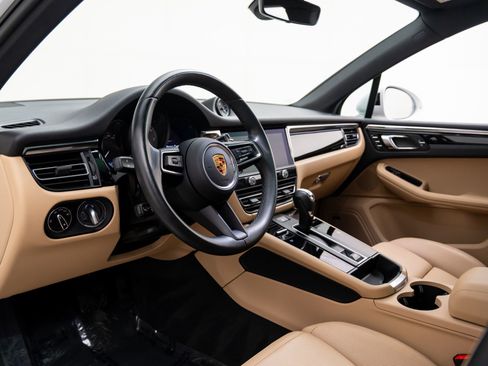 Certified 2023 Porsche Macan S image 4