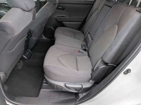 Used 2023 Toyota Highlander LE FWD image 30
