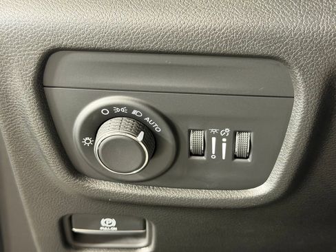 Used 2024 Jeep Grand Cherokee Altitude AWD/4WD image 22