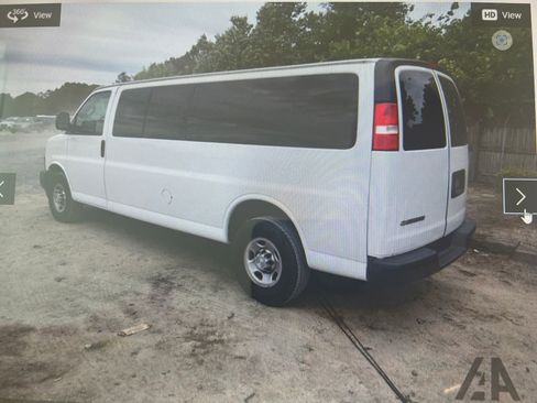 Used 2020 Chevrolet Express 3500 LS RWD image 4