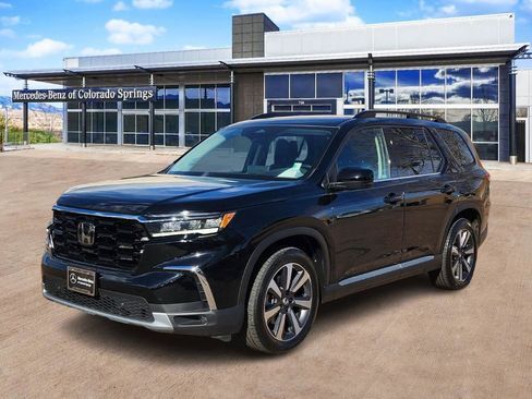 Used 2023 Honda Pilot Touring image 3