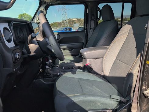 Used 2024 Jeep Wrangler Unlimited AWD/4WD image 8