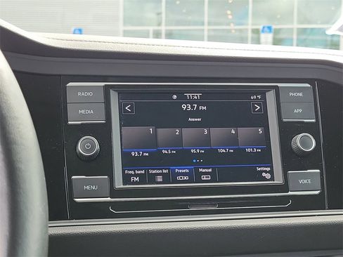 Used 2024 Volkswagen Jetta SE image 23