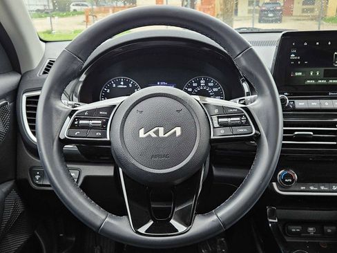 Certified 2022 Kia Seltos EX image 14