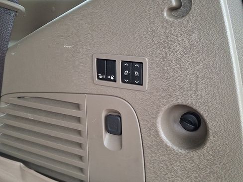 Used 2018 GMC Yukon SLT w/ Enhanced Security Package image 31