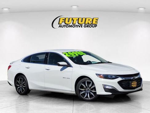 Used 2025 Chevrolet Malibu RS FWD image 1