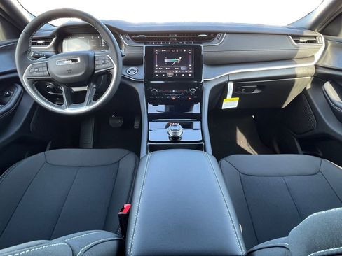 New 2025 Jeep Grand Cherokee Laredo image 20