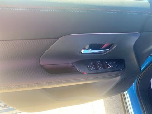 New 2025 Nissan Kicks SR image 17