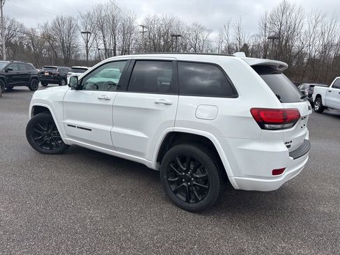Used 2020 Jeep Grand Cherokee Altitude image 4