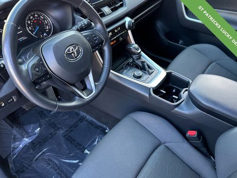 Used 2022 Toyota RAV4 SE w/ Convenience Package image 10