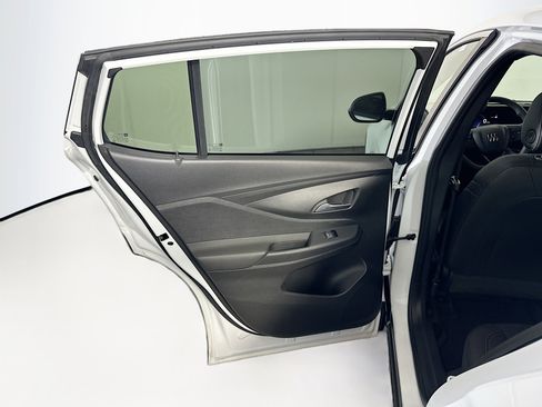 Used 2025 Buick Envista Preferred image 24