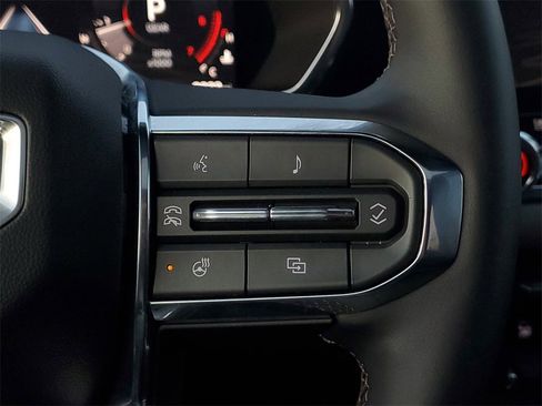 Used 2025 GMC Canyon Denali image 17