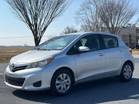 Used 2012 Toyota Yaris LE image 3