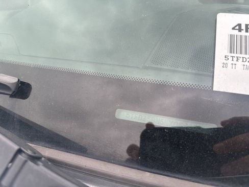 Used 2020 Toyota Tacoma SR5 image 12