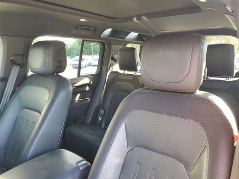 Used 2021 Land Rover Defender 110 X-Dynamic HSE image 5