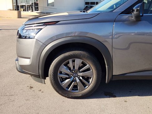 Used 2023 Nissan Pathfinder S image 9
