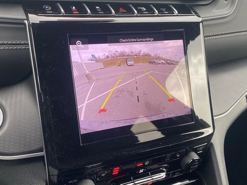 New 2025 Jeep Grand Cherokee L Laredo image 3