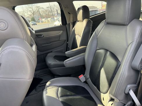 Used 2017 Chevrolet Traverse LT image 7