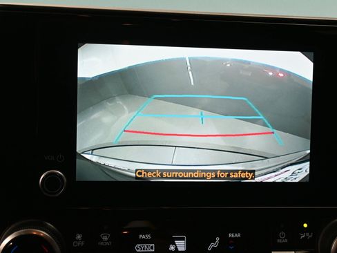 Used 2023 Toyota Highlander XLE FWD image 29