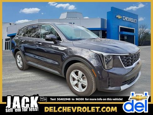 Used 2025 Kia Sorento LX image 1