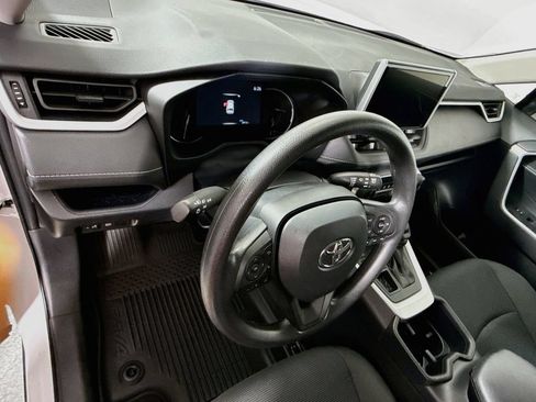 Used 2025 Toyota RAV4 LE AWD/4WD image 9