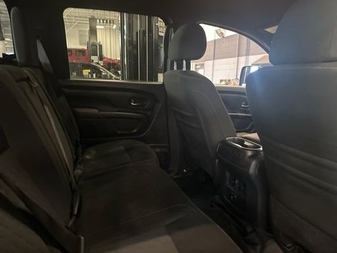 Used 2018 Nissan Titan SV w/ SV Convenience Package image 19