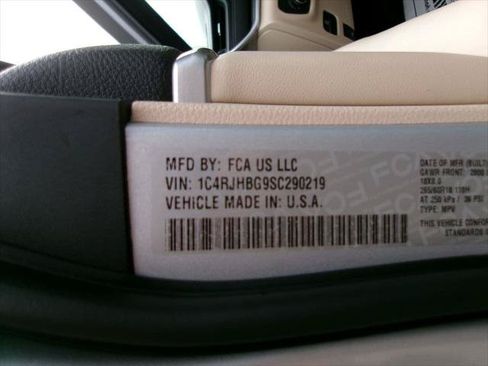 Certified 2025 Jeep Grand Cherokee Limited w/ Luxury Tech Group II AWD/4WD image 18