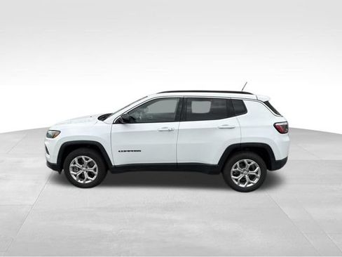 Used 2024 Jeep Compass Latitude AWD/4WD image 6