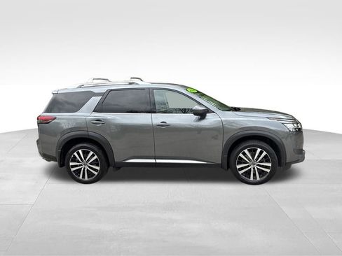 Used 2024 Nissan Pathfinder Platinum w/ Cargo Package AWD/4WD image 4
